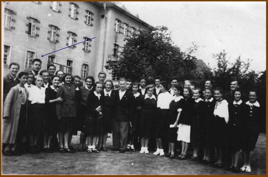 3-bemol i chor szkolny 1951 (najwyzszy z lewej- kuratczyk)